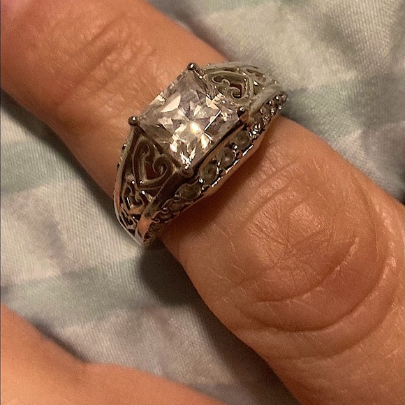 Sterling silver Princess cut sz 7 beautiful ring! - Picture 6 of 7